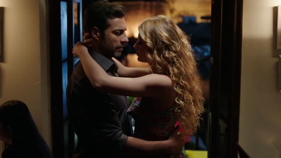 Seni Seviyorum Adamim Gitme Adamim Video Klip Beyazperde Com