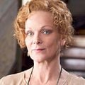 Fotoğraf Samantha Bond