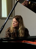 Gentle Monster posteri