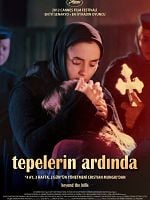 Tepelerin Ardında posteri