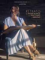 Retrato de mujer blanca con pelo cano y arrugas posteri