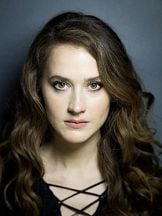 Oya Unustası'un fotoğrafi