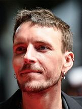 Joshua Liam Henderson'un fotoğrafi