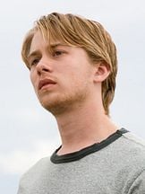 Lou Taylor Pucci'un fotoğrafi