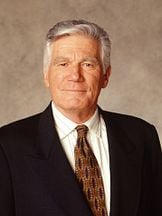 Mitchell Ryan'un fotoğrafi