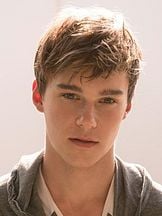 Mitchell Hope'un fotoğrafi