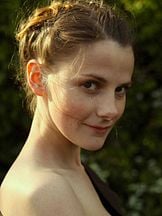 Louise Brealey'un fotoğrafi