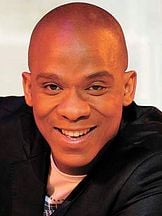 Bongile Mantsai'un fotoğrafi