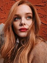 Abigail Cowen'un fotoğrafi