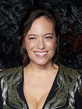 Lauren Schmidt Hissrich'un fotoğrafi