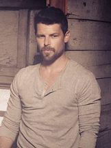 Nathan Phillips (II)'un fotoğrafi