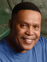 L. Warren Young'un fotoğrafi