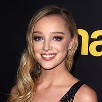 Fotoğraf Phoebe Dynevor