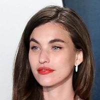 Fotoğraf Rainey Qualley