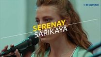 Serenay Sarıkaya Kimdir? görüntüsü