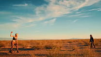 It Stains The Sands Red Orijinal Fragman görüntüsü