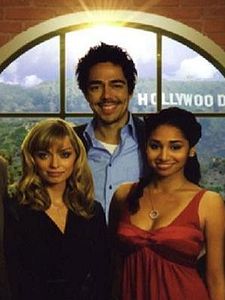 The Assistants Sezon 1 posteri