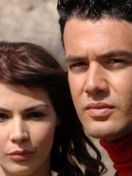 İki Yabancı Sezon 1 posteri