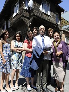 Evlerden Biri Sezon 1 posteri