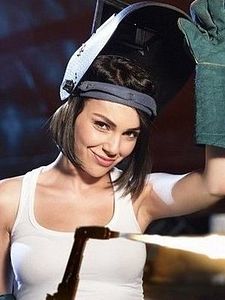 Mayıs Kraliçesi Sezon 1 posteri