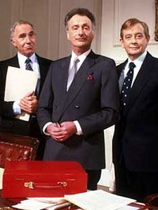 Yes, Prime Minister (1986) Sezon 2 posteri