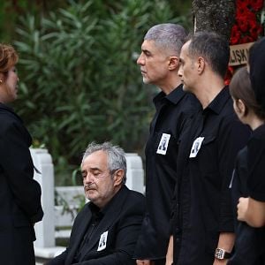 Fotoğraf Kızıl Goncalar