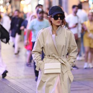 Fotoğraf Aynadaki Yabancı