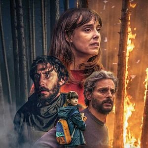 Fotoğraf Alevlerin Ortasında