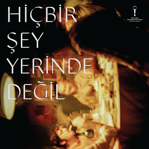 Fotoğraf Hiçbir Şey Yerinde Değil