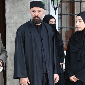 Fotoğraf Kızıl Goncalar