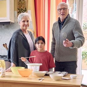 Fotoğraf Anna und ihr Untermieter: Volles Haus