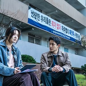 Fotoğraf Noise: Lanetin Sesi