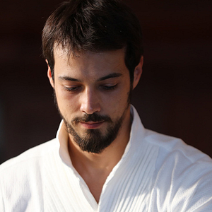 Fotoğraf Kızıl Goncalar