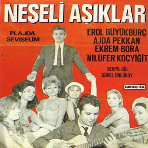 Fotoğraf plajda Sevişelim / Neşeli Aşıklar