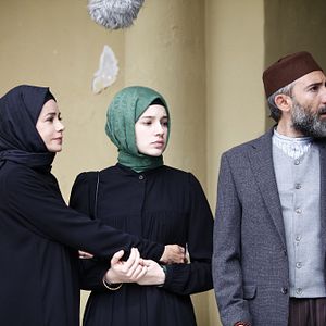 Fotoğraf Kızıl Goncalar