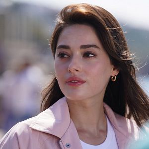 Fotoğraf Aynadaki Yabancı