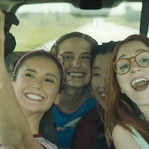 Fotoğraf Dört Kadın Bir Yalan