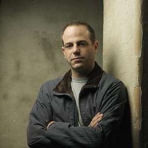 Fotoğraf Paul Adelstein