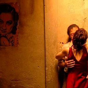 Fotoğraf Hayalet Dalgalar