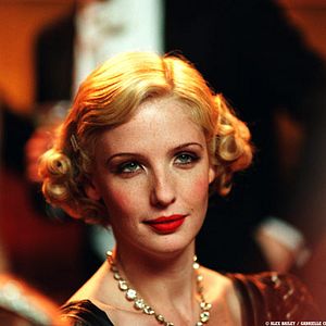 Fotoğraf Mrs. Henderson Presents