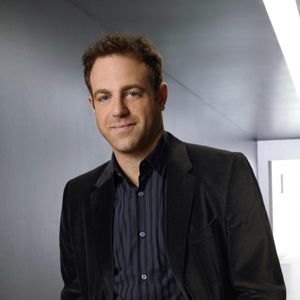 Fotoğraf Paul Adelstein