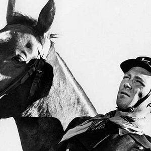 Fotoğraf Sarı Kurdeleli Kız