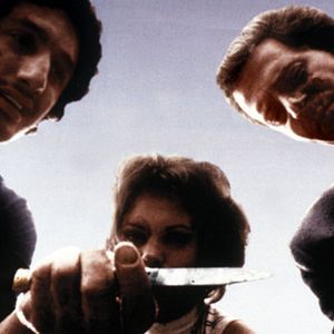 Fotoğraf Soldaki Son Ev