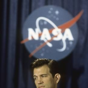 Fotoğraf From the Earth to the Moon