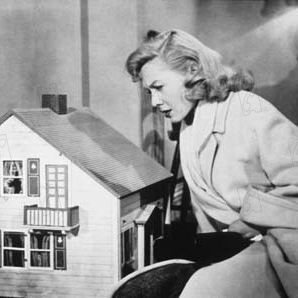 Fotoğraf Kendi Kendine Küçülen Adam