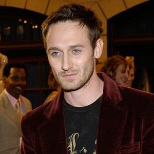 Fotoğraf Josh Stewart