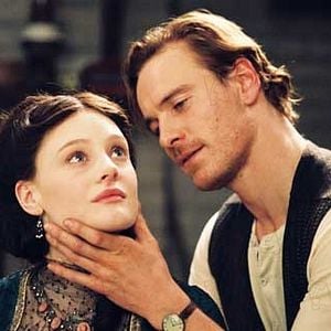 Fotoğraf Romola Garai