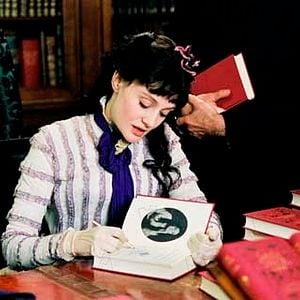 Fotoğraf Romola Garai