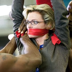 Fotoğraf Karanlığın Gölgesinde