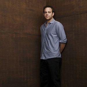 Fotoğraf Paul Adelstein